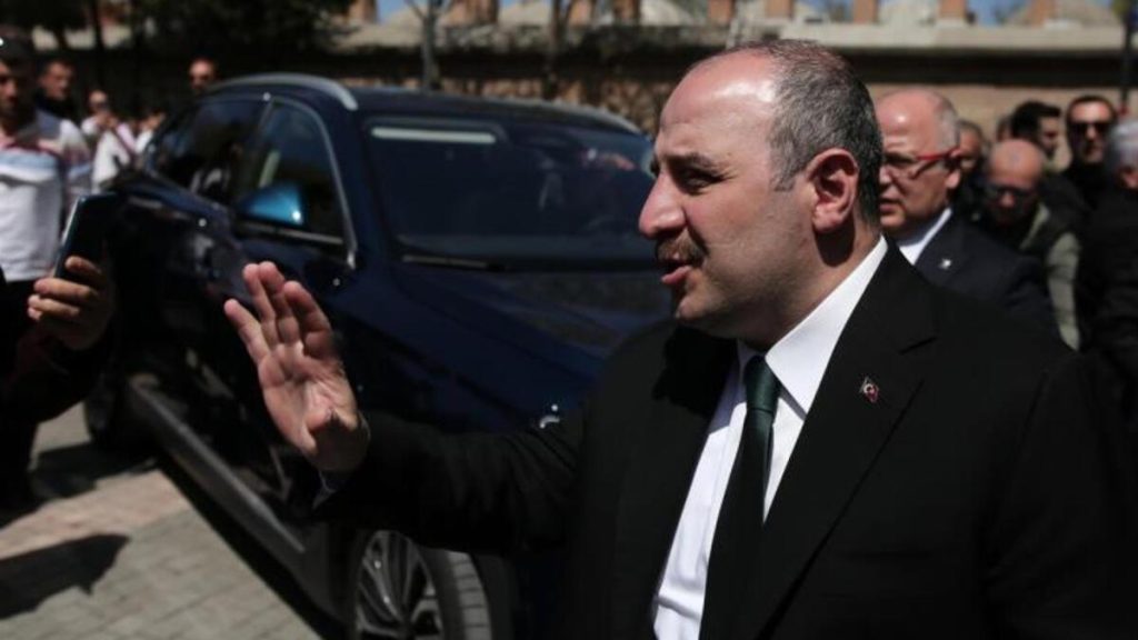 Bakan Varank seçim çalışmalarını Togg’la yapıyor
