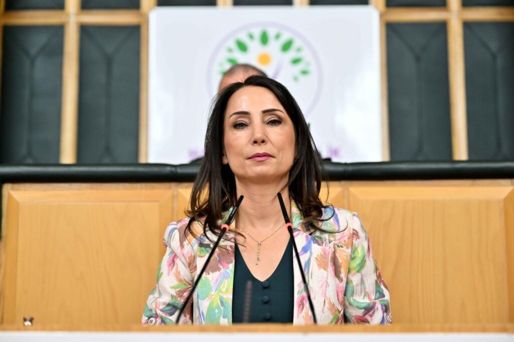 DEM Parti’den kayyımlara karşı çağrı: “Yüreği demokrasiyle atan herkesi demokratik tepki vermeye çağırıyoruz”