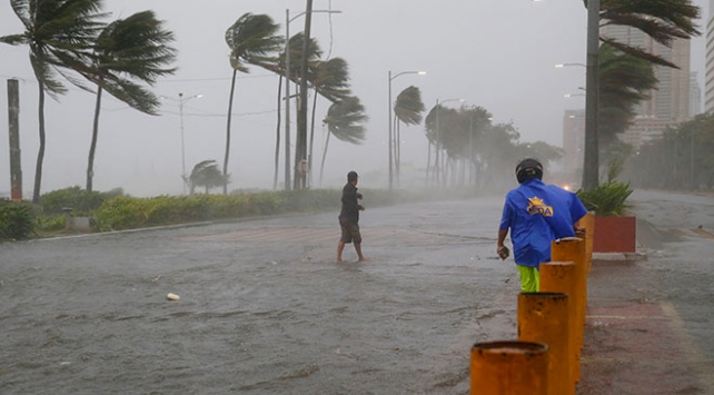Filipinler’de Yinxing Tayfunu uyarısı: 160 bin kişi güvenli bölgelere taşınıyor!