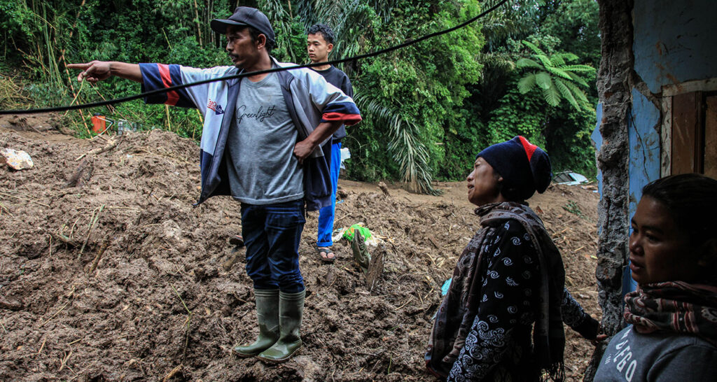 Endonezya’da felaket: 20 ölü!