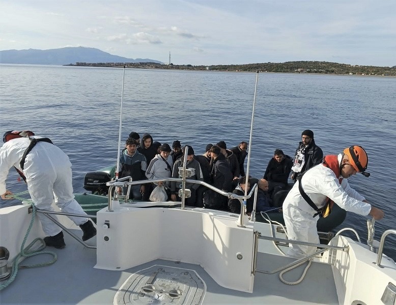 Ayvacık açıklarında 29 düzensiz göçmen yakalandı!