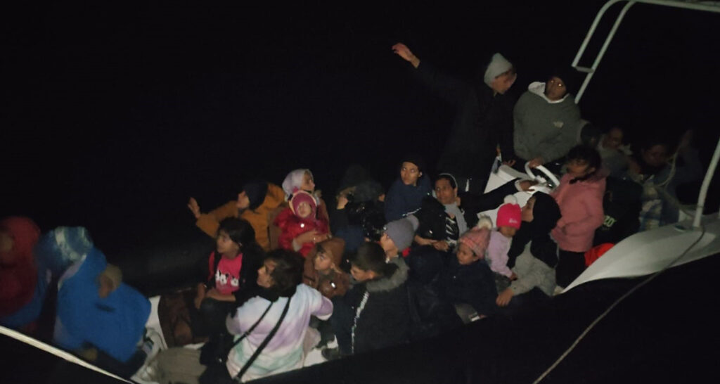 Kuşadası’nda düzenlenen operasyonda 48 düzensiz göçmen kurtarıldı