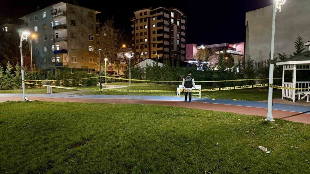 Tokat’ta yan bakma yüzünden bıçaklı kavga: 3 kişi yaralandı!