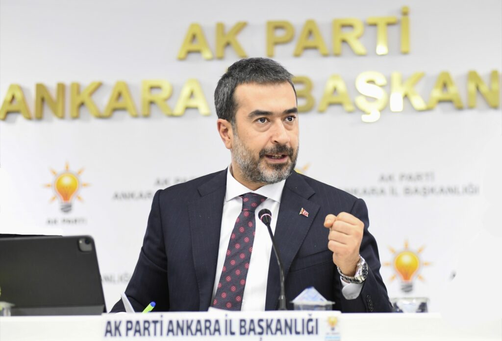 AK Parti’den Mansur Yavaş’a sert tepki: “Konser i̇halelerini neden canlı yayınlamadınız?” 