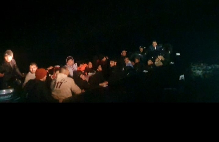 Ayvacık açıklarında 36 göçmen yakalandı