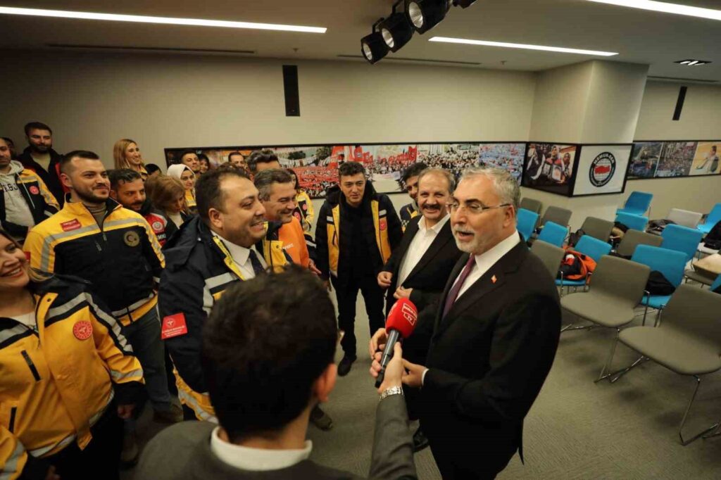 Bakan Işıkhan, 112 çalışanlarıyla bir araya geldi