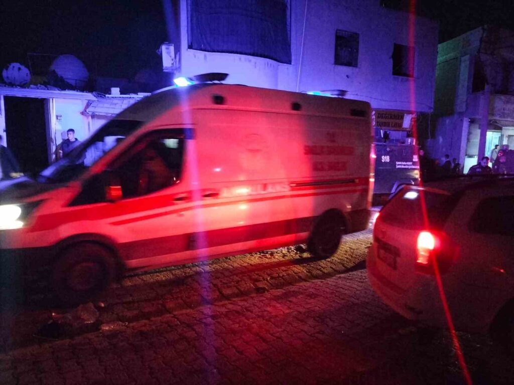 Cizre’de taş, sopa ve bıçaklı kavga: 1 kişi yaralandı!