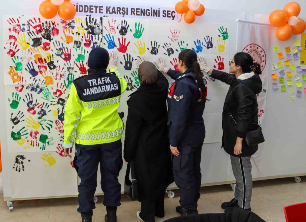 Sinop’ta üniversite öğrencilerine KADES uygulaması tanıtıldı