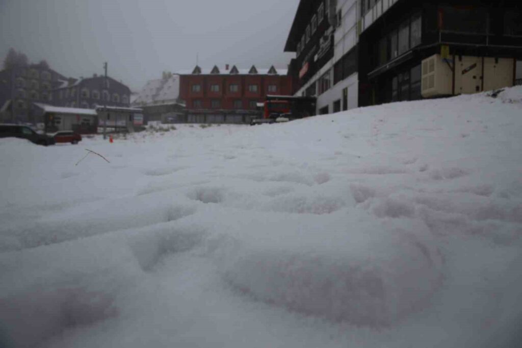 Uludağ beyazla süslendi