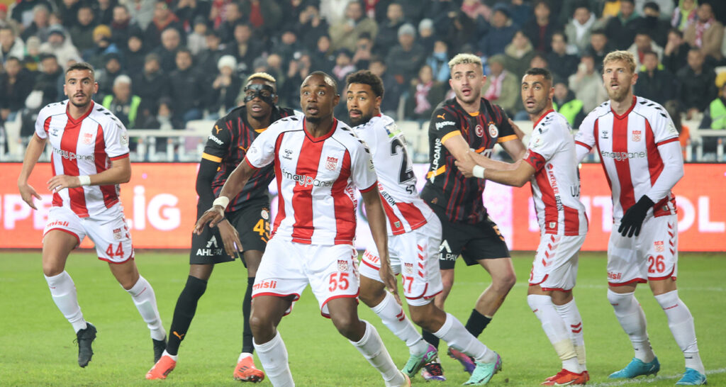 Galatasaray Sivasspor’u 3-2 mağlup etti