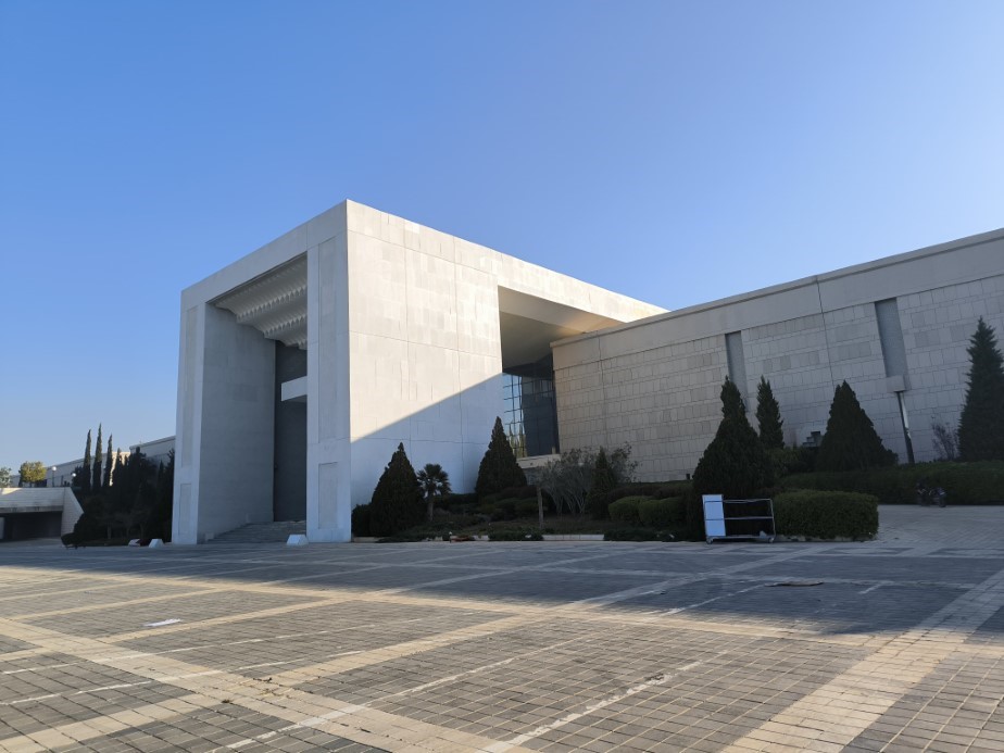 Esad’ın başkanlık sarayında derin sessizlik