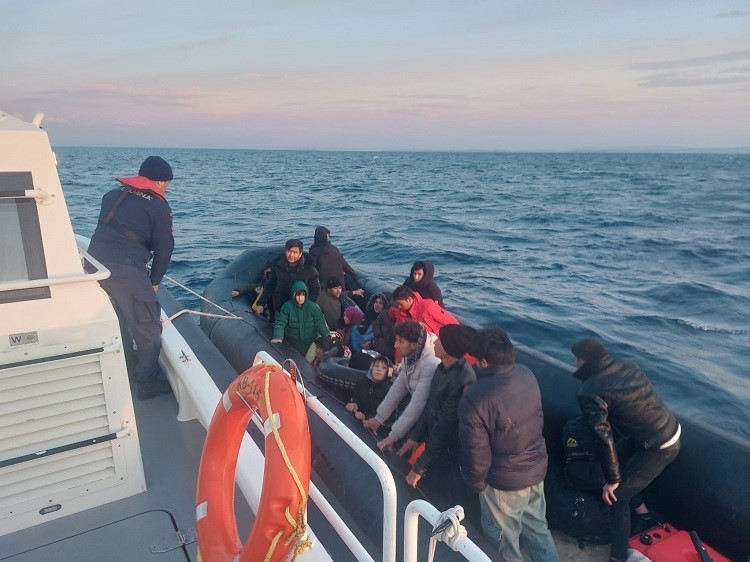 Ayvalık açıklarında 31 göçmen kurtarıldı!