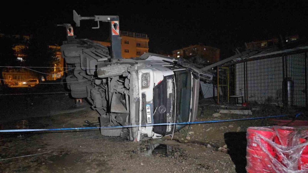 Karabük’te vinç devrildi: 1 yaralı