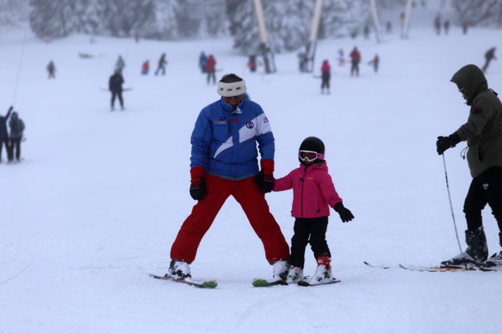 Yılbaşı öncesi Uludağ’da pistler tıklım tıklım doldu