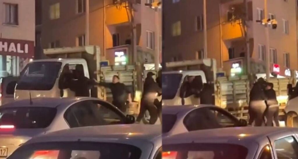 Bursa’da yol verme tartışması kavgaya dönüştü, trafik durdu!