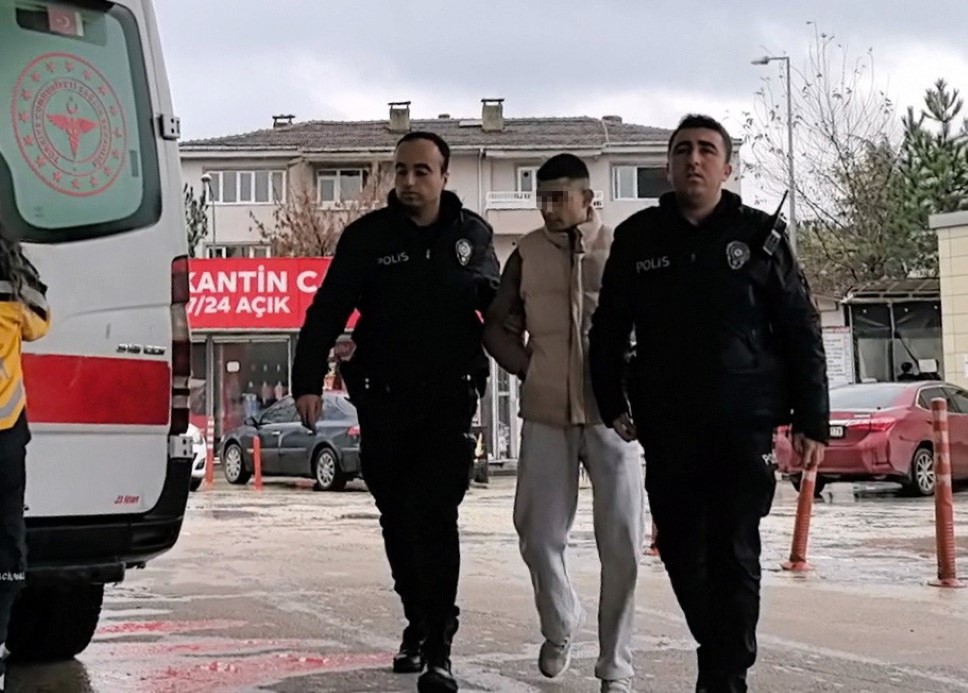 Oğlu tarafından bıçaklanan baba ağır yaralandı!