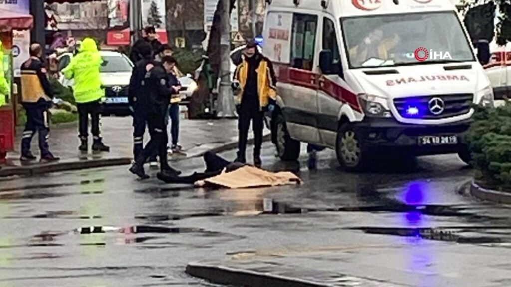 Beşiktaş’ta feci kaza: İETT otobüsü yolda yürüyen kadına çarptı!