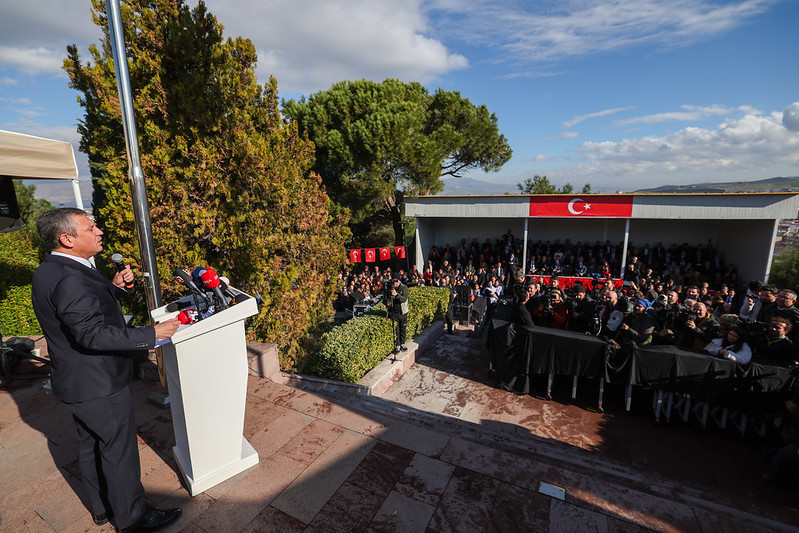 Özgür Özel’den hükümete tepki: “Mustafa Kemal’in askerleriyle beraberim” 