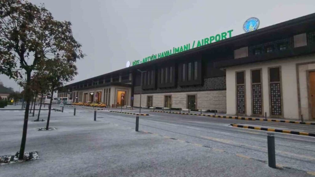 Rize’de aynı gün fırtına, hortum, dolu, yağmur ve kar etkili oldu