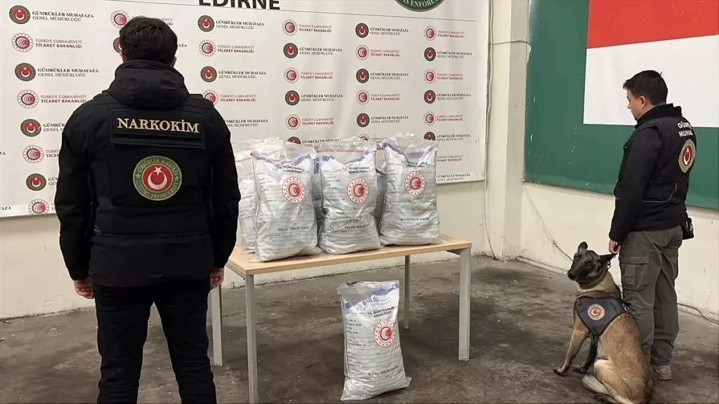 Sınır kapılarında 26 kilo uyuşturucu ele geçirildi!