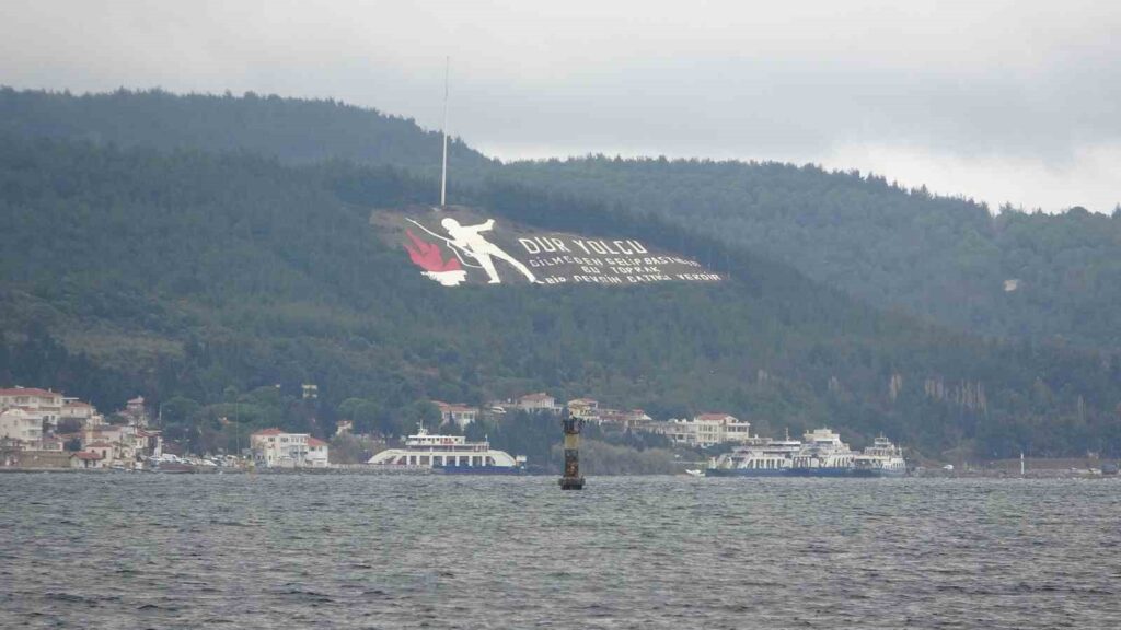 Fırtına nedeniyle tüm feribot seferleri iptal edildi!