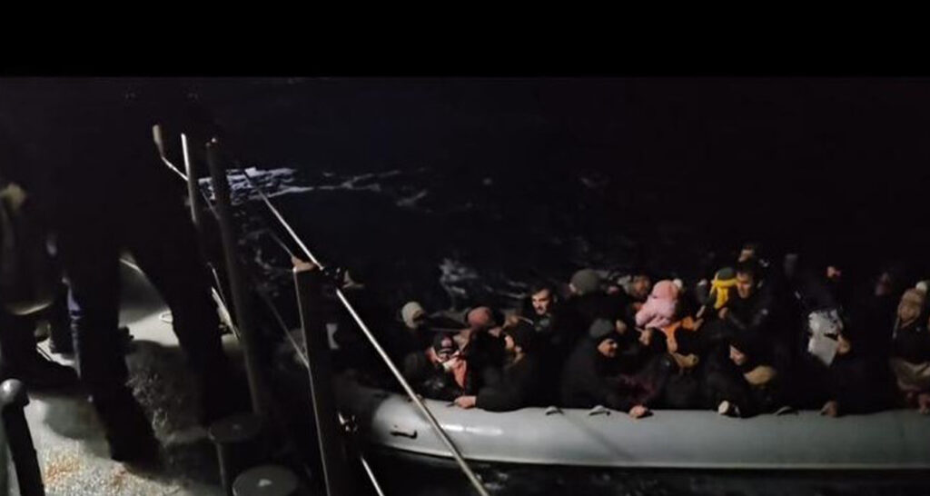 Mobil radar 22 düzensiz göçmeni yakalattı!