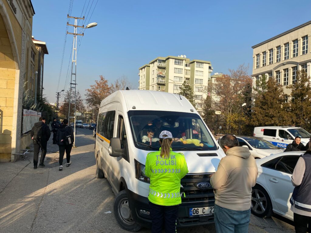 Ankara’da 108 okul çevresi ve servis araçlarına denetim 