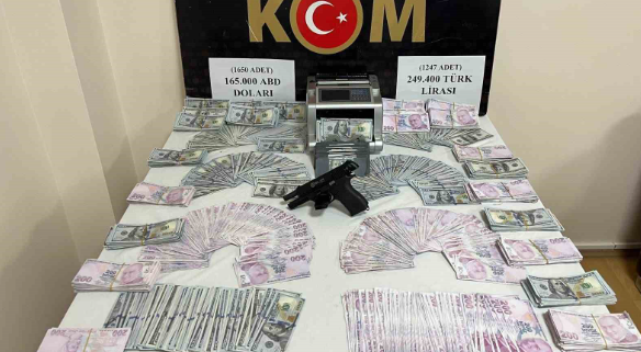 Düzce’de 165 bin dolar ve 249 bin 400 TL sahte para ele geçirildi