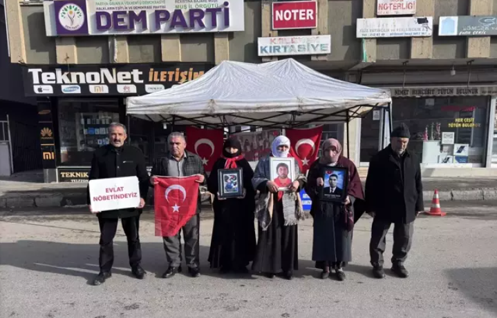 Muş’ta çocukları kaçırılan aileler eyleme devam ediyor