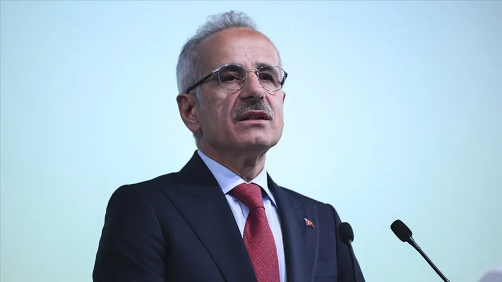 Bakan Uraloğlu, internet paket fiyatlarındaki zamlar hakkında açıklama yaptı! 
