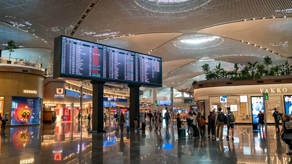 Yurt dışına çıkış harcına zam yapıldı