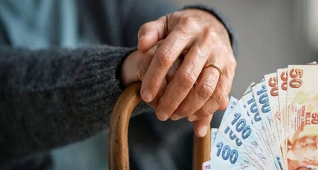 Yeni yıl emeklilere iyi haberler getiriyor: İkramiyeler hesaplarda olacak