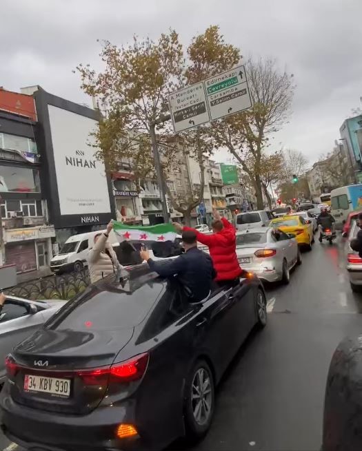 İstanbul’daki Suriyeliler, Şam’ın ele geçirilmesini coşkuyla kutladı