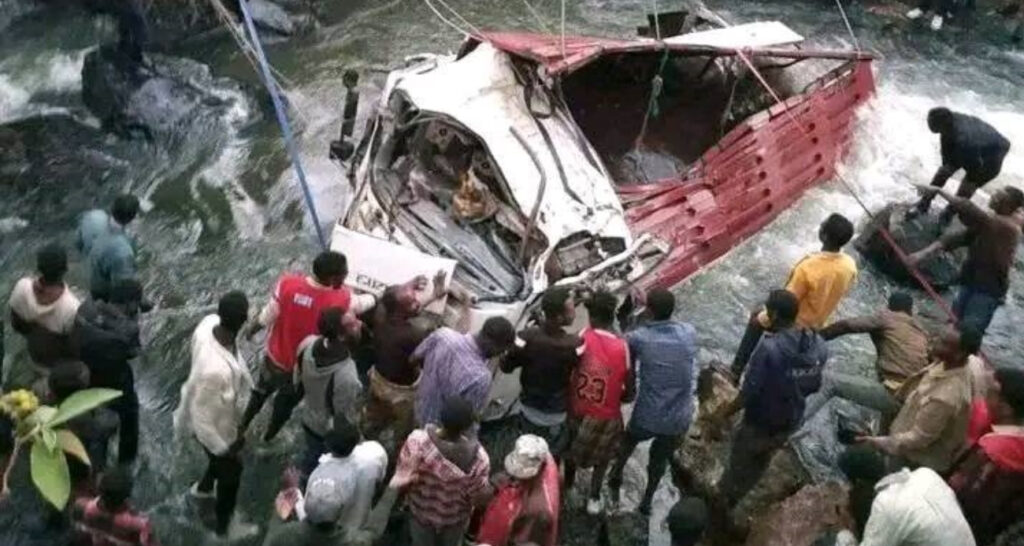 Etiyopya’da kamyon nehre Düştü: 66 ölü!