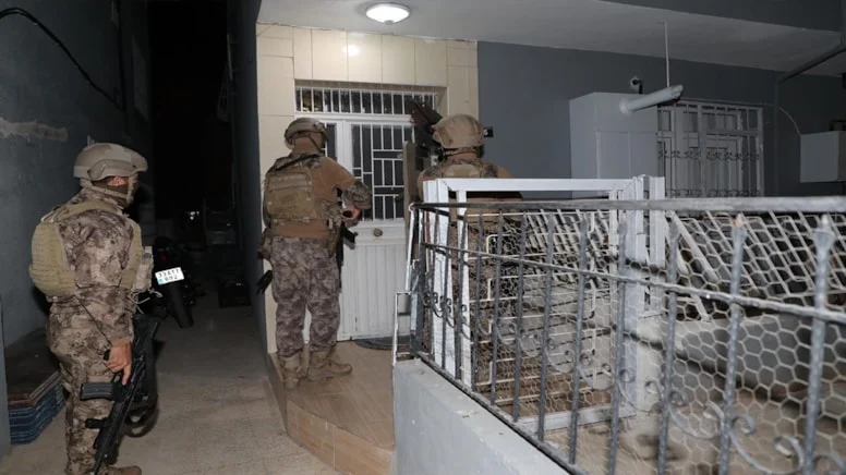 Adana’da 1050 litre sahte içki ele geçirildi