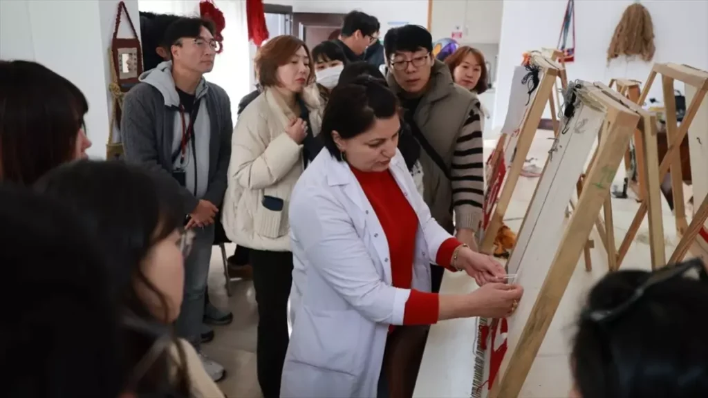 Güney Kore Heyeti, Nevşehir’deki Halı Dokuma Kursunu Ziyaret Etti