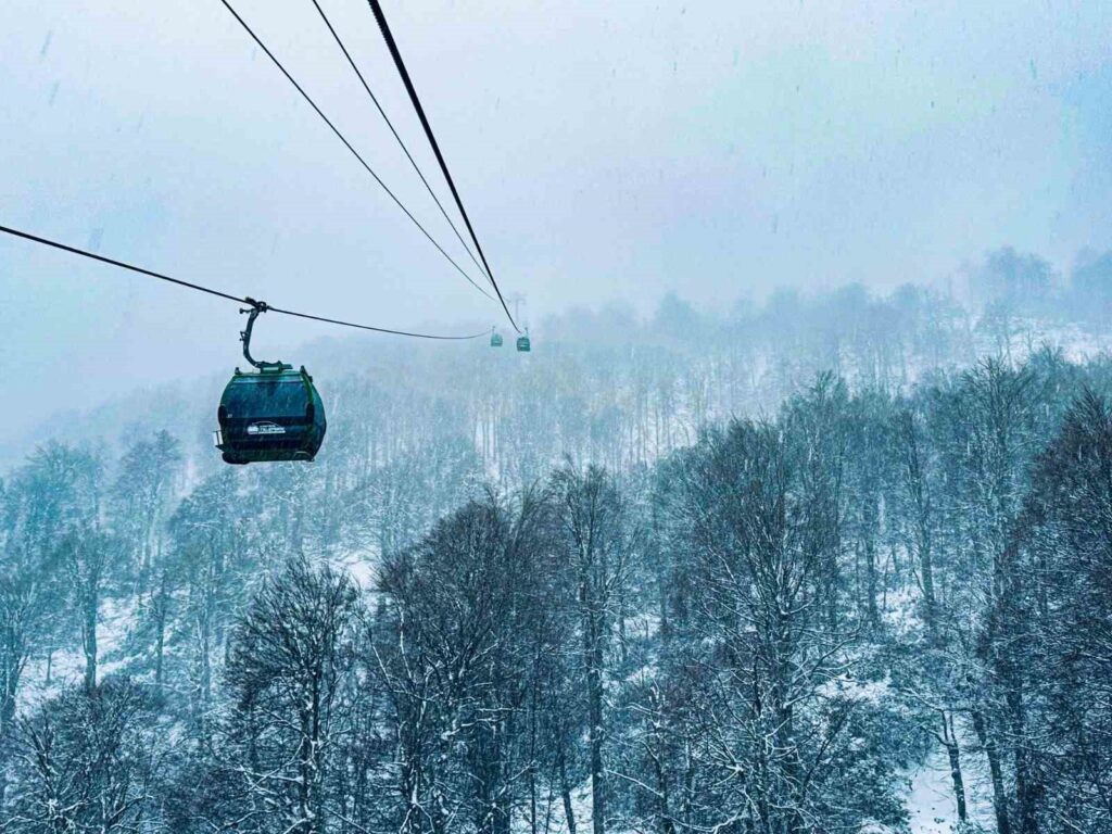 Karnesini getiren öğrencilere teleferik indirimi