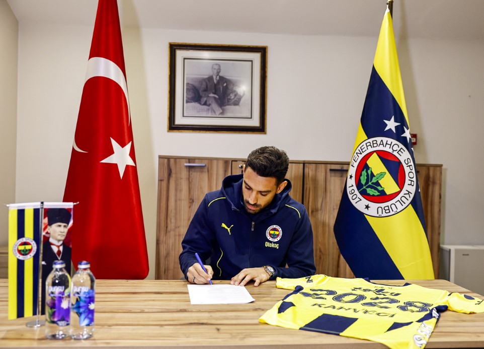 İrfan Can Kahveci Fenerbahçe ile 3 yıllık yeni sözleşme yeniledi
