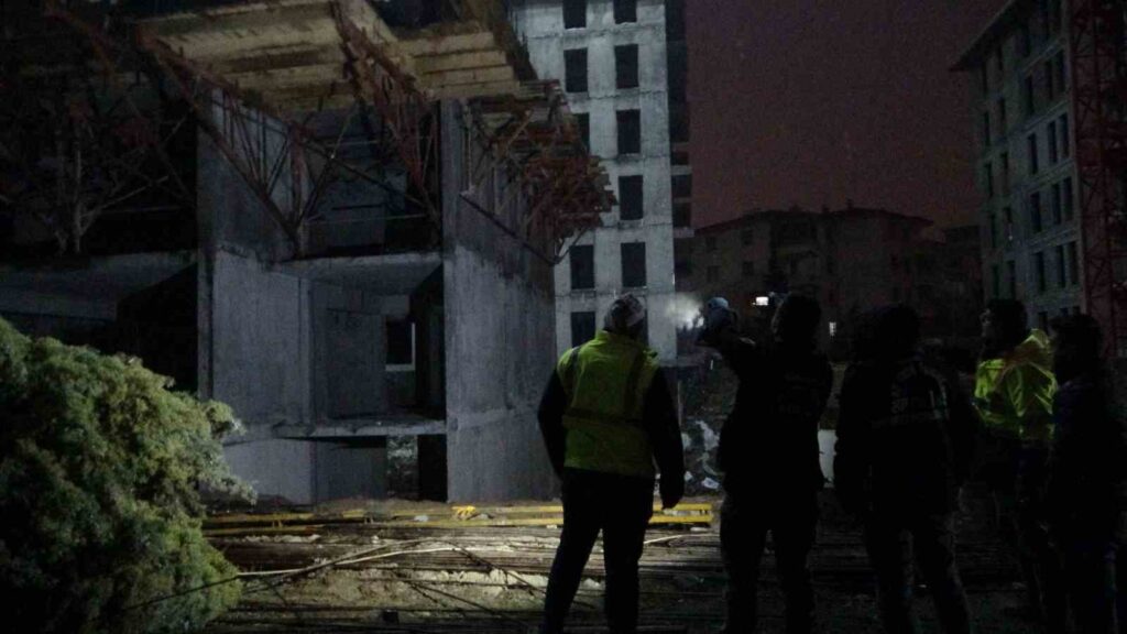 İnşaatta çalışan işçi 15 metreden yükseklikten düşerek yaralandı!