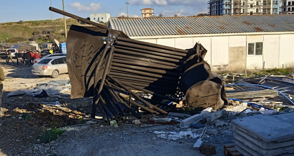 İzmir’de sıcak su kazanı patladı: 2’si ağır 8 işçi yaralandı!