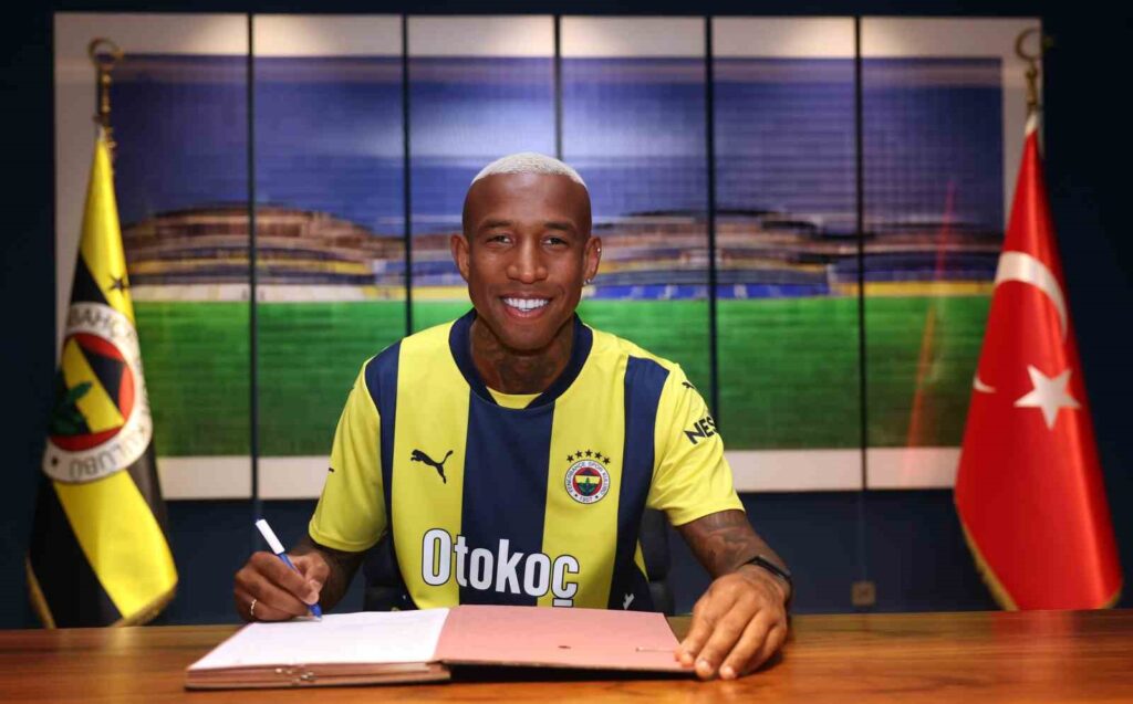 Brezilyalı futbolcu Anderson Talisca Fenerbahçe ile sözleşme imzaladı