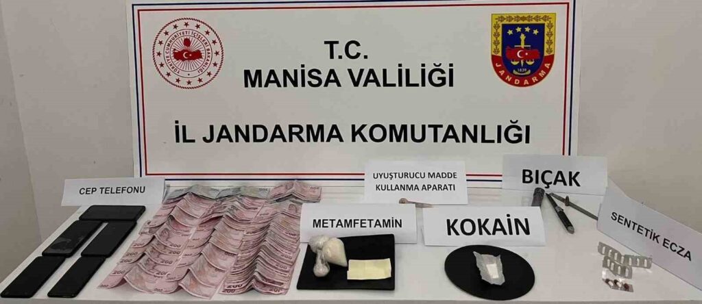 Manisa’da yapılan araç ve üst aramasında uyuşturucu ele geçirildi