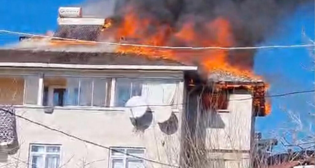 Ev yangını kontrol altına alındı: 4 çocuk kurtarıldı
