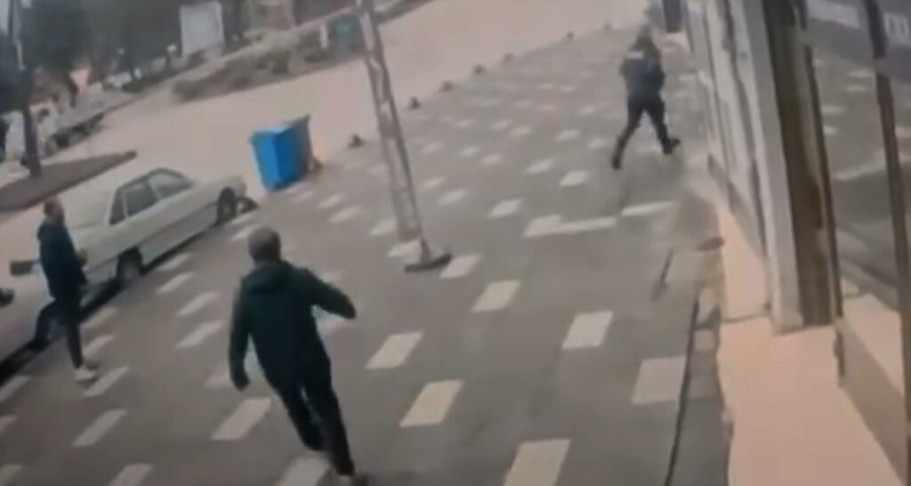 Asker kaçağı olduğu için aracını bırakıp kaçtı, saklandığı apartmanda yakalanarak tutuklandı 