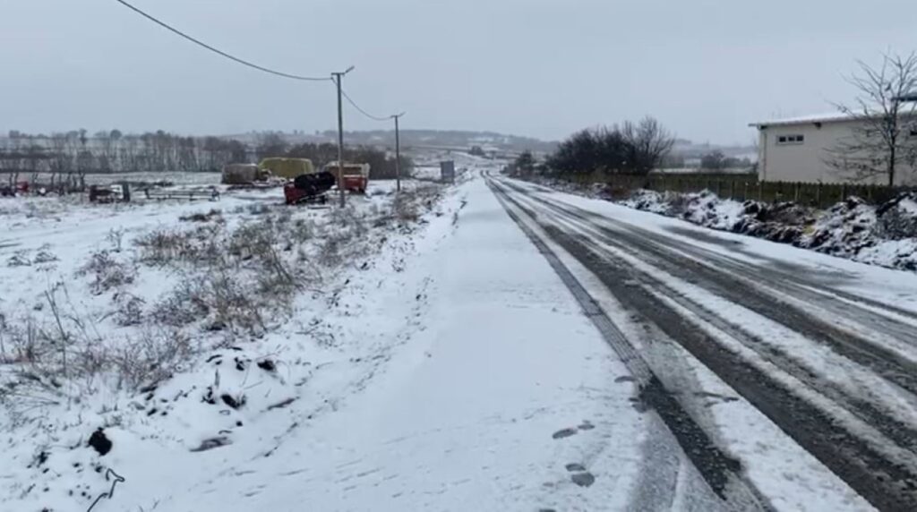 İstanbul’a kar dalgası geliyor: Yüksek kesimlerde kar küreme çalışmaları 