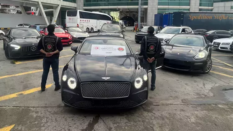 Gümrük operasyonunda 540 milyon liralık lüks araç ele geçirildi 