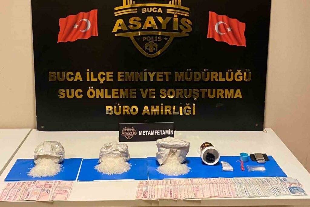 Buca’da uyuşturucu tacirlerine operasyon!