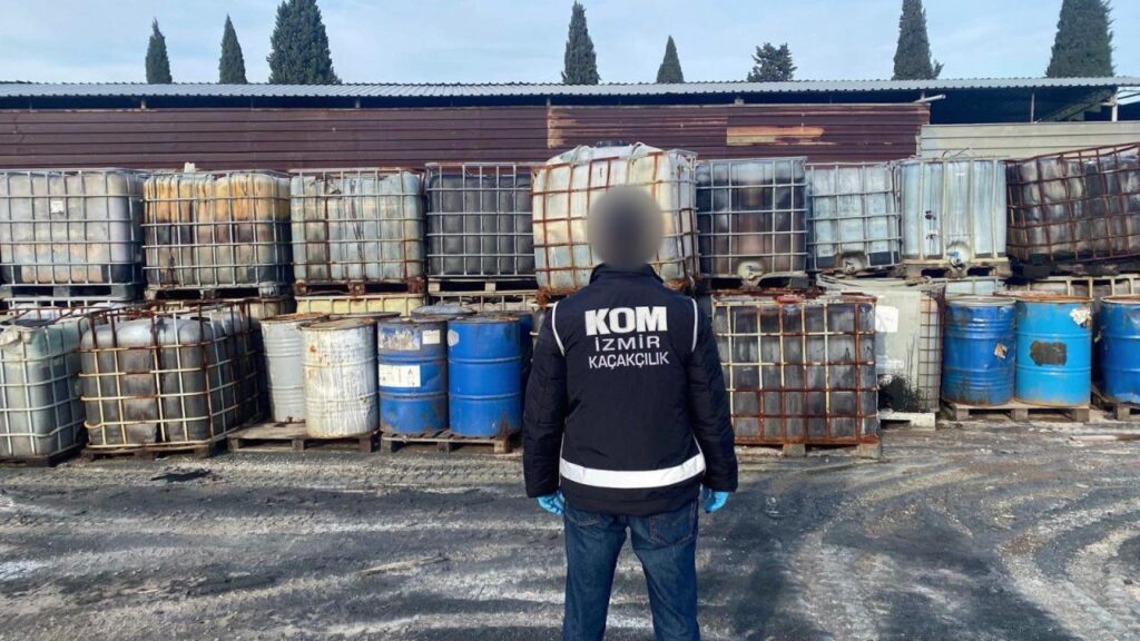 İzmir’de 250 ton kaçak akaryakıt ele geçirildi, 3 şüpheli yakalandı