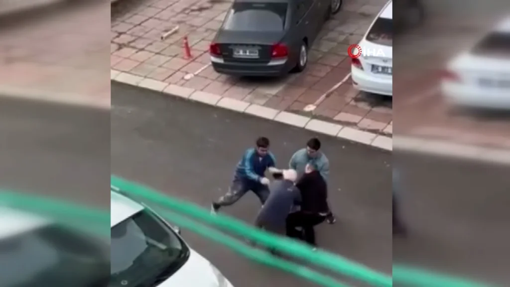 Keçiören’de yol ortasında kavga! 