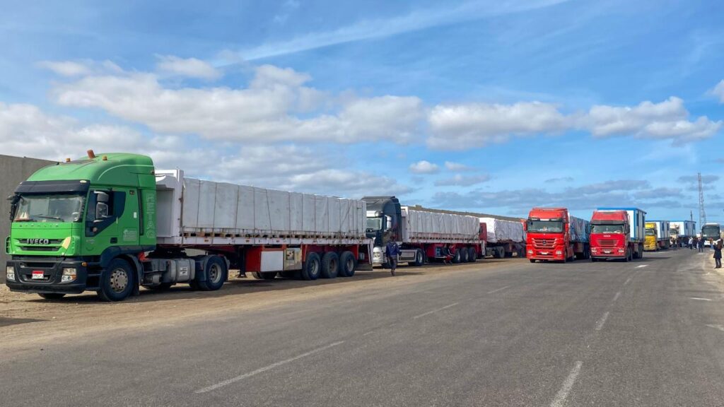 Gazze’de ateşkesin ilk gününde 552 yardım tırı bölgeye giriş yaptı